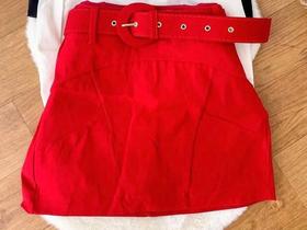 Short e Saia Feminino Na Cor Vermelho Com Cinto TAM M
