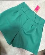 Short em linho com pregas Short em linho com pregas
