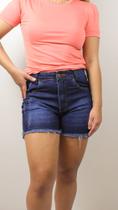 Short feminino jeans. barra desfiada