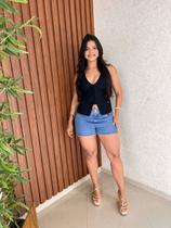 Short Feminino Jeans Com Tachinhas Barra Desfiada Cor:AzulTamanho:36
