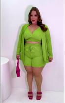 Short feminino plus size em elastico