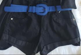 Short feminino preto com cinto azul tam 40 Short feminino preto com cinto azul tam 40