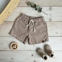Short Infantil Menino Estilo Mauricinho Linho Marrom Com Cordão Para Amarrar Confortável Para Calor Short Infantil Menino Estilo Mauricinho Linho Marrom Com Cordão Para Amarrar Confortável Para Calor