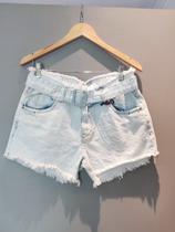 Short jeans c/ bainha desfiada