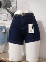 Short jeans com cinto