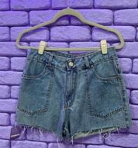 Short jeans desfiado feminino