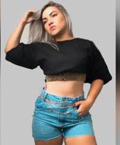 Short jeans em pedraria