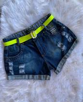Short jeans escuro com Cinto feminino