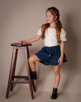 Short jeans gode c/pregas e logo a laser nas laterais e bordado feito a mao Short jeans gode c/pregas e logo a laser nas laterais e bordado feito a mao