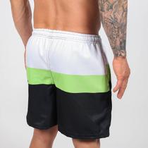 Short masculino tricolor faixa verde