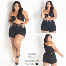 Short plus size com cinto