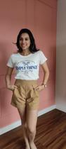 Short Risca de Giz com Lapela - Feminino Short Risca de Giz com Lapela - Feminino
