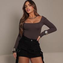 Short Saia Cargo Jeans Feminino com Cintura Alta, Bolsos e Fivela Moderna Preto Short Saia Cargo Jeans Feminino com Cintura Alta, Bolsos e Fivela Moderna Preto