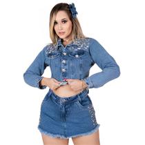 Short Saia Jeans Com Pedras Nas Laterais Barra Desfiada