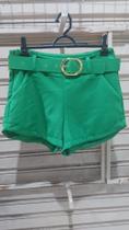 Short verde com cinto, tamanho (m) Short verde com cinto, tamanho (m)