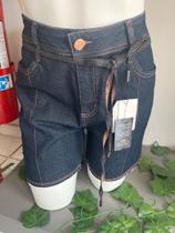 Shortinho feminino jeans com cinto
