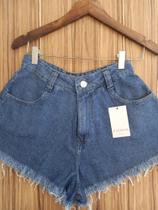 Shortinho Feminino Jeans Godê Folgadinho Barra Desfiada Jeans Escuro