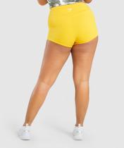 Shorts amarelo