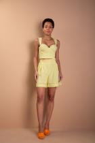 Shorts Beka Alfaiataria - Amarelo Shorts Beka Alfaiataria - Amarelo
