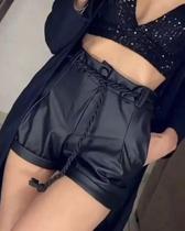 Shorts Feminino de material sintético com Cinto Estilo e Conforto