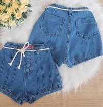 Shorts jeans com cinto corda