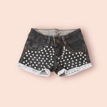 Shorts jeans com perolas e barrado gigizoka dondoka