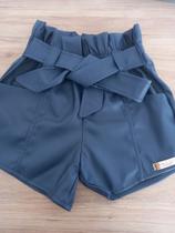 Shorts material sintético menina Shorts material sintético menina