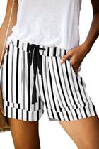 Shorts QUEEN PLUS Cintura Média Leves com Listras e Bolsos Shorts QUEEN PLUS Cintura Média Leves com Listras e Bolsos