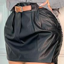 Shorts Saia material sintético com cinto