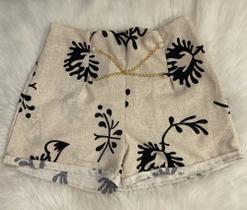Shorts tecido c/ correntes estampado