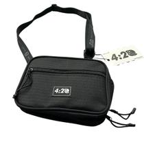 Shoulder Bag Lost 4:20 Pochete 4e20 Tamanho:UnicoCor:Preto Shoulder Bag Lost 4:20 Pochete 4e20 Tamanho:UnicoCor:Preto