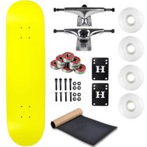 Skateboard Moose Deck de Maple 8,25" Trucks Prateados Rodas Brancas