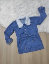 Sobretudo infantil pelúcia na gola e no punho Sobretudo infantil pelúcia na gola e no punho