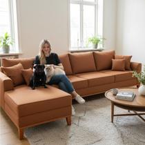 Sofá 4 Lugares Beny com Chaise Esquerdo Linho Terracota Sofá 4 Lugares Beny com Chaise Esquerdo Linho Terracota