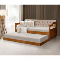 Sofá Cama Dublin Estofado Capitonê Veludo Bege Madeira Maciça com Cama Auxiliar Vintage Castanho Sofá Cama Dublin Estofado Capitonê Veludo Bege Madeira Maciça com Cama Auxiliar Vintage Castanho