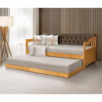 Sofá Cama Dublin Estofado Capitonê Veludo Marrom Madeira Maciça com Cama Auxiliar Vintage Imbuia