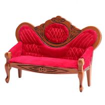 Sofá de casa de bonecas em miniatura com moldura de madeira compensada de veludo vermelho em escala 1:12