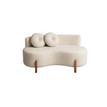 Sofá Decorativo Curvo Orgânico Living Boucle Bege - Montanaris Decor - MD MONTANARIS DECOR Sofá Decorativo Curvo Orgânico Living Boucle Bege - Montanaris Decor - MD MONTANARIS DECOR