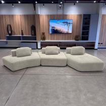 Sofá Ilha Sala de Estar 2 Módulos e Chaise Dakota Encosto Almofadas Soltas Bouclê Rústico Greige G33 - Gran Belo