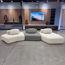 Sofá Ilha Sala de Estar 2 Módulos e Chaise Dakota Encosto Almofadas Soltas Bouclê Rústico OffWhite/Cinza G33 - Gran Belo