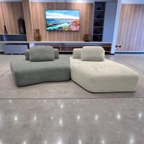 Sofá Ilha Sala de Estar Modulado Dakota com Chaise Encosto Almofadas Soltas Bouclê Rústico Cinza/Greige G33 - Gran Belo Sofá Ilha Sala de Estar Modulado Dakota com Chaise Encosto Almofadas Soltas Bouclê Rústico Cinza/Greige G33 - Gran Belo