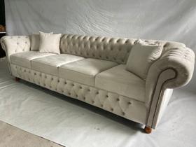 Sofá victtorio 2.60m com 4 assentos suede nude / sofá - salão - tv - chesterfield Sofá victtorio 2.60m com 4 assentos suede nude / sofá - salão - tv - chesterfield