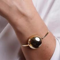 Sofisticação e charme do nosso Bracelete com Esfera Banhado a Ouro 18k, um toque de classe e estilo