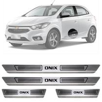 Soleira de Aço Inox Escovado Chevrolet Onix 4 Portas 2013 14 15 16 17 18 19 - TopMix