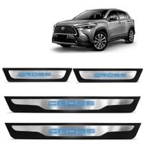 Soleira de Porta Corolla Cross 2022 2023 Aço Inox com Led Azul