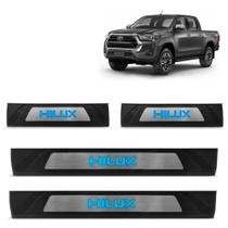 Soleira de Porta Hilux 2016 a 2023 Aço Inox com Led Azul