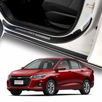 Soleiras Super Protetoras Onix Plus 2020 a 2024 - Preto com Branco Soleiras Super Protetoras Onix Plus 2020 a 2024 - Preto com Branco