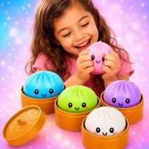 Squishy Dumpling Caixa Surpresa Colorido com Cestinha Pãozinho Antiestresse Cor Aleatória Squishy Dumpling Caixa Surpresa Colorido com Cestinha Pãozinho Antiestresse Cor Aleatória