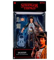Stranger Things Netflix Boneco Deluxe 15cm Articulado C/Acessorios Dustin - Candide
