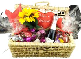 Super Cesta de Vime com Espumante Pelúcia Chocolates Variados Presente Aniversário Namorados Super Cesta de Vime com Espumante Pelúcia Chocolates Variados Presente Aniversário Namorados